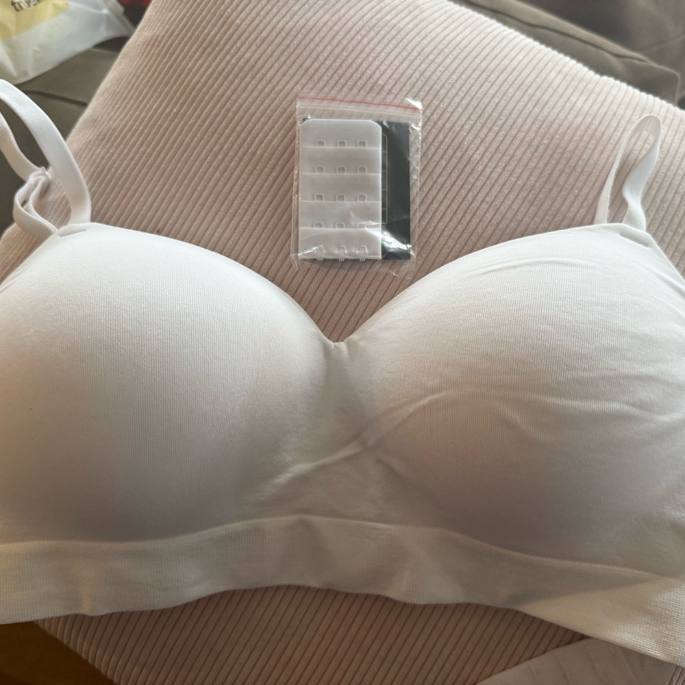 Elegant White Seamless Bra